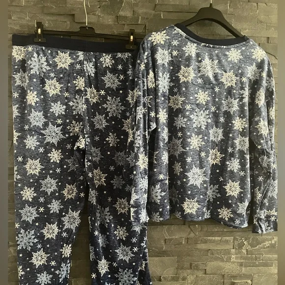 Nautica Cozy Silky Stretch Fleece 2 pc Long Sleeve Top and Pant Sleep Pajama Set - Picture 4 of 13